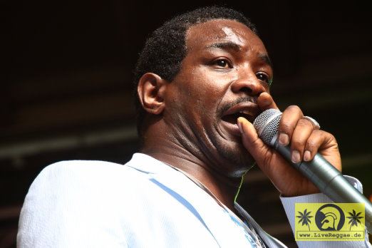 Skarra Mucci (Jam) with Dee Buzz Sound 17. Reggae Jam Festival - Bersenbrueck 06. August 2011 (15).JPG